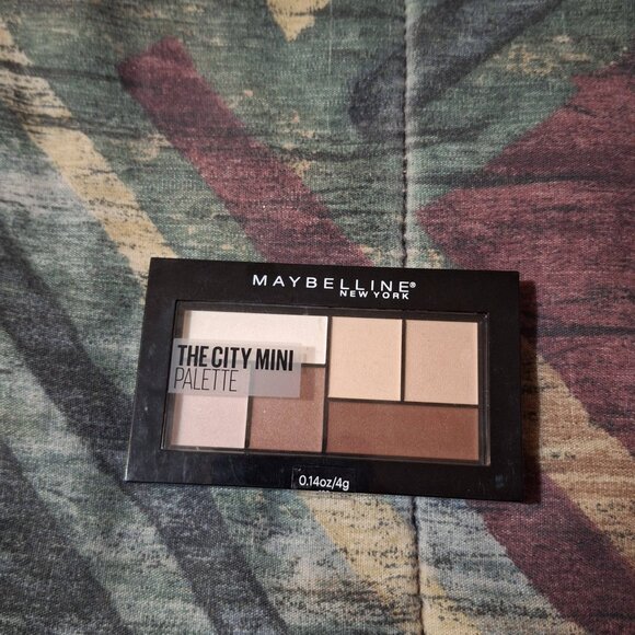 🏙️🤍 Maybelline The City Mini Matte About Town Eyeshadow Palette - Picture 2 of 2